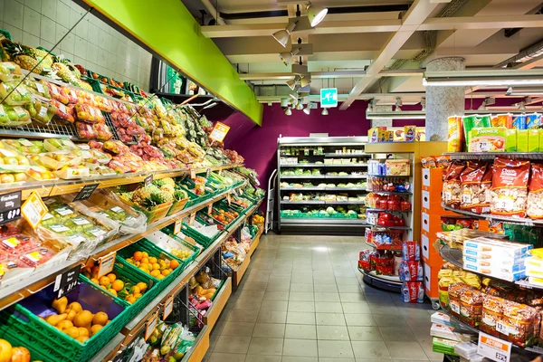 Interior del supermercado Migros — Foto de Stock