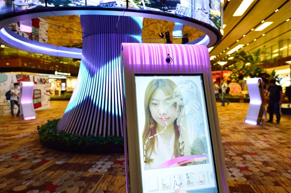 Social Tree at Changi Airport — Stock Photo, Image