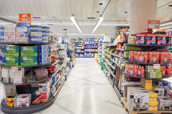 Innenraum des migros supermarktes — Stockfoto