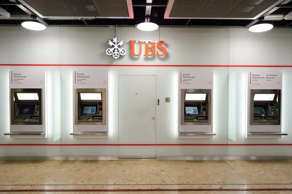 Bankomat UBS na ženevském letišti — Stock fotografie