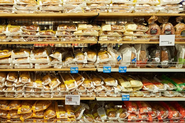 Interior del supermercado Migros — Foto de Stock