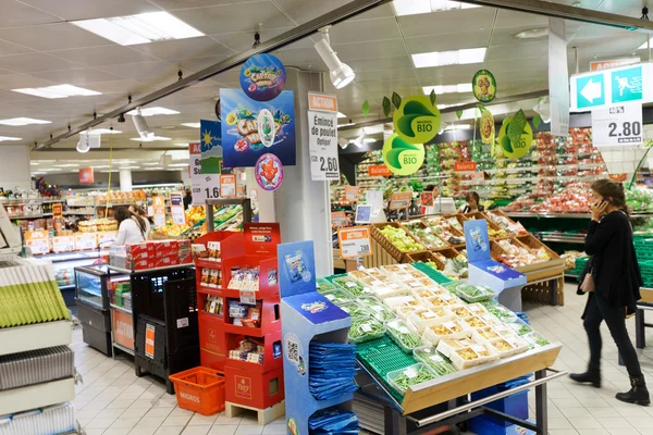 Interiör av Migros Supermarket — Stockfoto