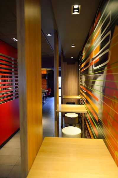 Wnętrze restauracji McDonald's — Zdjęcie stockowe