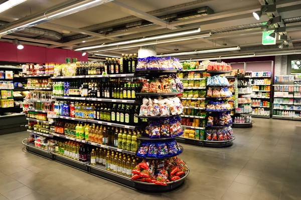 Innenraum des migros supermarktes — Stockfoto