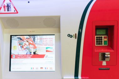 Venedik tren istasyonunda bilet kiosk