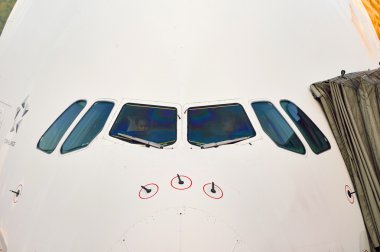 Airbus A380 Changi Airport adlı demirledi 