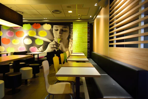 Interior del restaurante McDonald 's — Foto de Stock