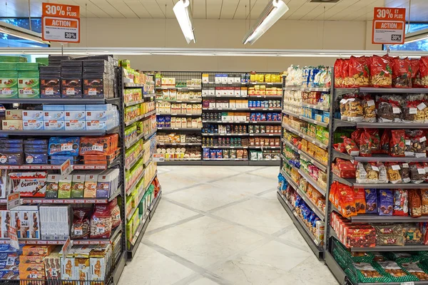 Interiör av Migros Supermarket — Stockfoto