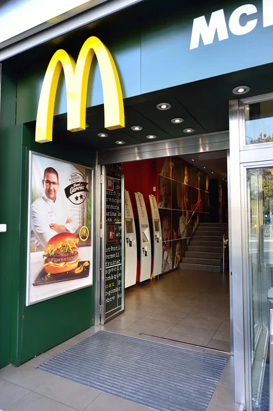 Ingresso al ristorante McDonald's — Foto Stock