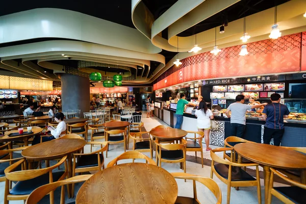 Food Court in Einkaufsläden an der Marina Bay — Stockfoto