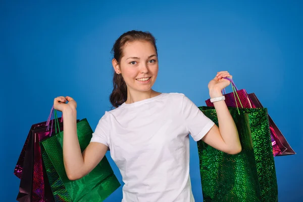 Frau mit Einkaufstüten — Stockfoto