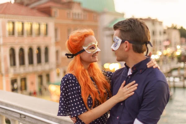 Parejas jóvenes citas en Venecia —  Fotos de Stock