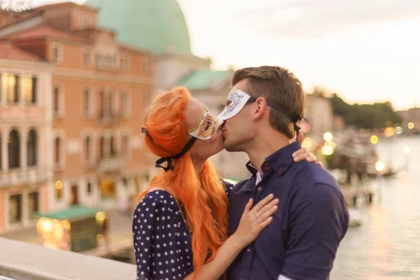 Parejas jóvenes citas en Venecia —  Fotos de Stock