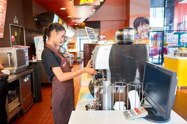  Tayland Mccafe görevli