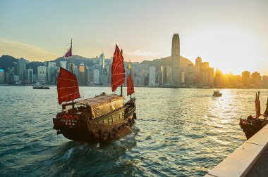 Aqua Luna yelken Victoria Harbour çevresinde