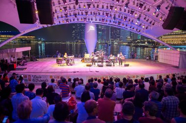 Singapur'daki gece konser