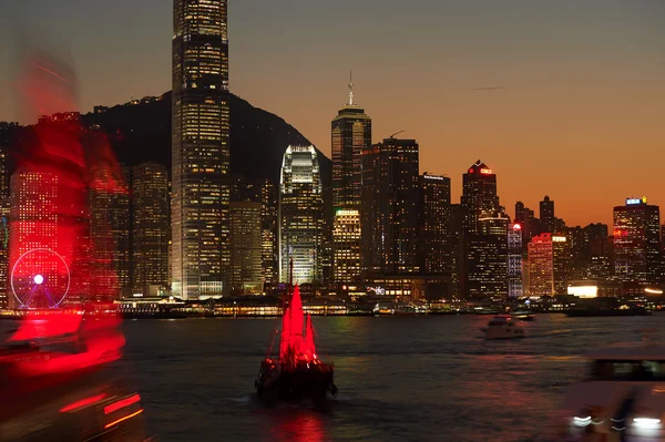 Vista notturna del Victoria Harbour — Foto Stock