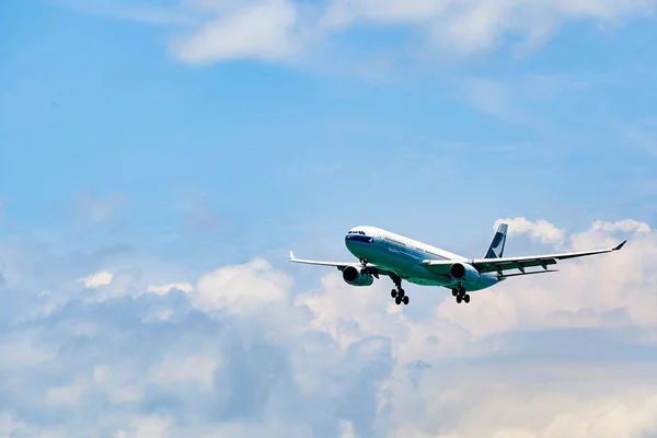 Cathay Pacific-flygplan som landar — Stockfoto