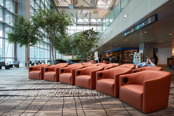 Intérieur de l'aéroport de Changi — Photo