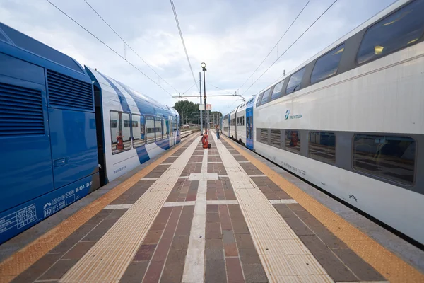 Trenes en Venezia Santa Lucia — Foto de Stock