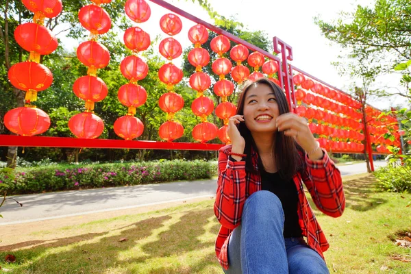 Mujer hablando por el teléfono — Foto de Stock