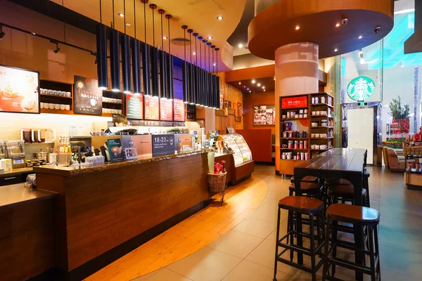 Innenraum des Starbucks-Cafés — Stockfoto