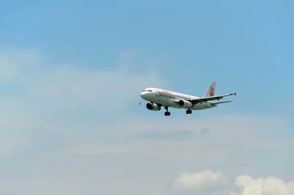 Aterragem de aeronaves Dragonair — Fotografia de Stock