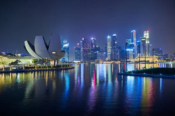 Singapur centro por la noche — Foto de Stock