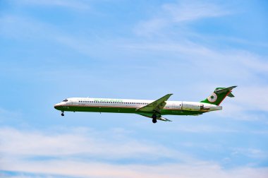 MD-90 Hong Kong havaalanına iniş
