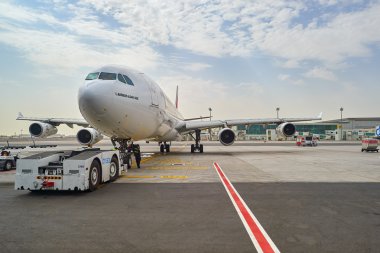 Jet uçağı Dubai havaalanında demirledi