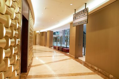 Emirates ilk class lounge