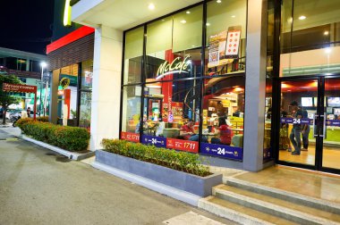  McDonald's Restoran gece