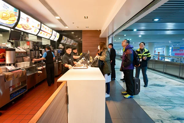 Dentro del restaurante McDonald 's — Foto de Stock