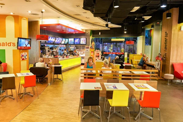 Di dalam restoran McDonald — Stok Foto
