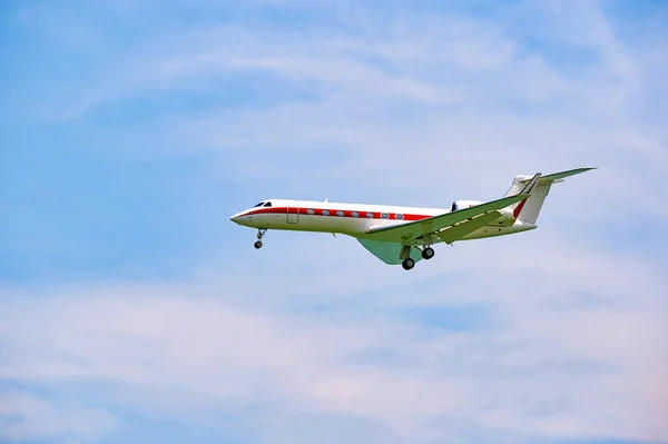 L'atterrissage de l'avion Gulfstream V — Photo
