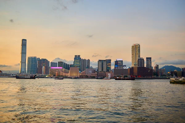 Uitzicht op Kowloon in schemerlicht — Stockfoto