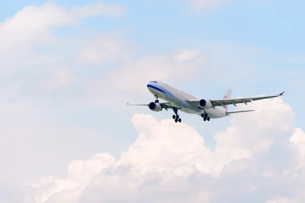 Pesawat China Airlines mendarat — Stok Foto