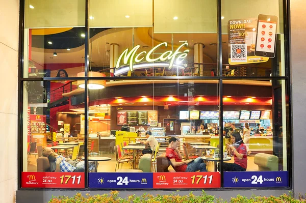 Ristorante McDonald's di notte — Foto Stock