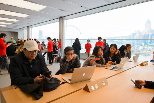 Dentro de la tienda Apple — Foto de Stock