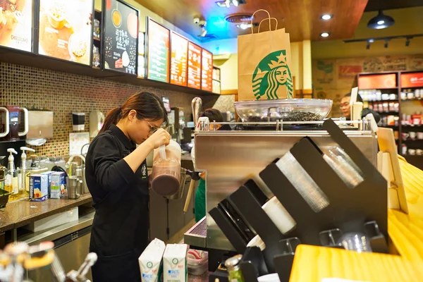 深圳でのスターバックス カフェ — ストック写真