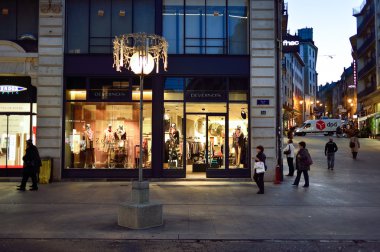 Gece vakti Cenevre'de