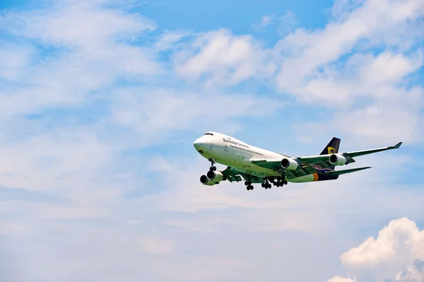 UPS Boeing 747-es leszállás — Stock Fotó