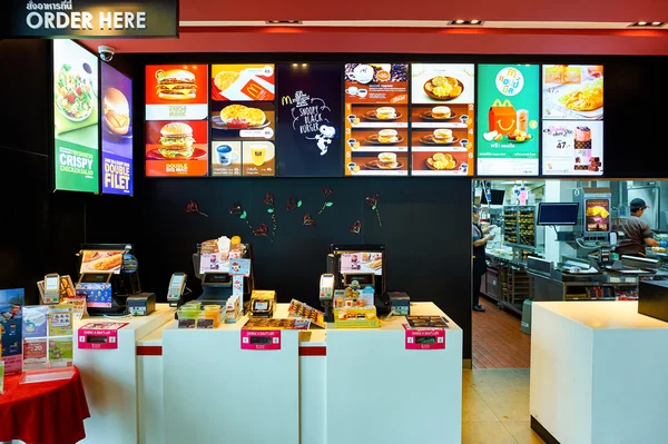 Dentro del restaurante McDonald 's — Foto de Stock