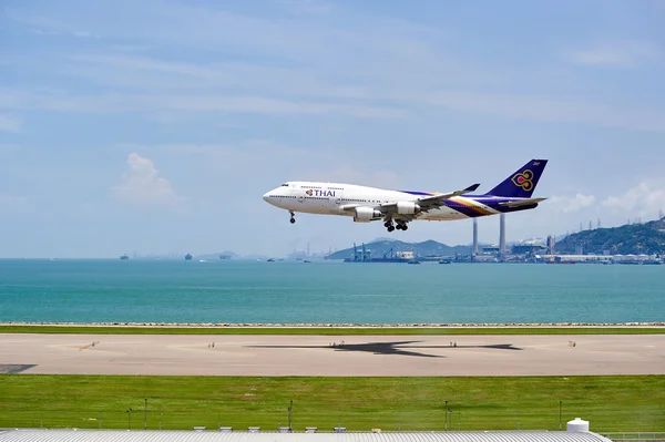 Atterraggio aereo THAI — Foto Stock