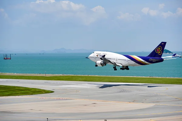 THAI aircraft landing — Stock Photo, Image