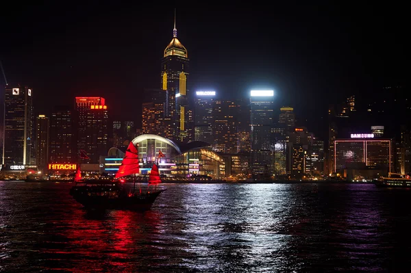 Vista notturna del Victoria Harbour — Foto Stock