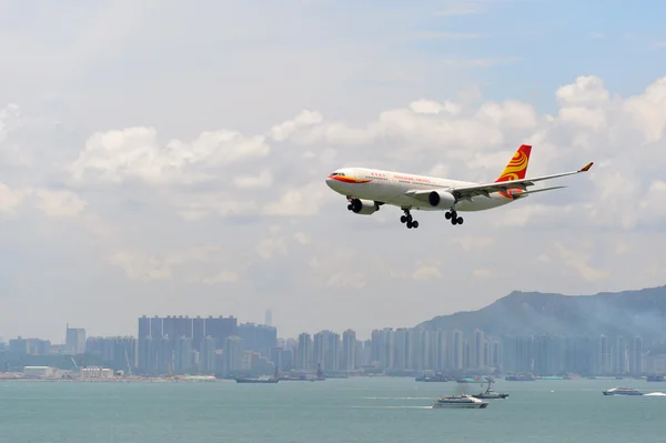 Landung eines Flugzeugs der Hongkong Airlines — Stockfoto