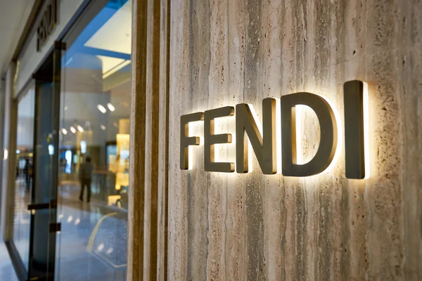 Логотип Fendi на стене — стоковое фото