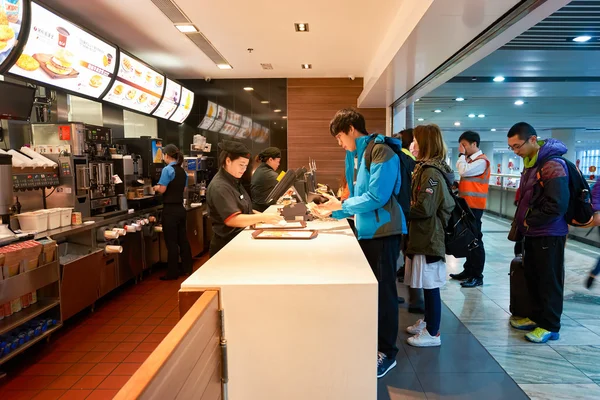 Interno del ristorante McDonald's — Foto Stock
