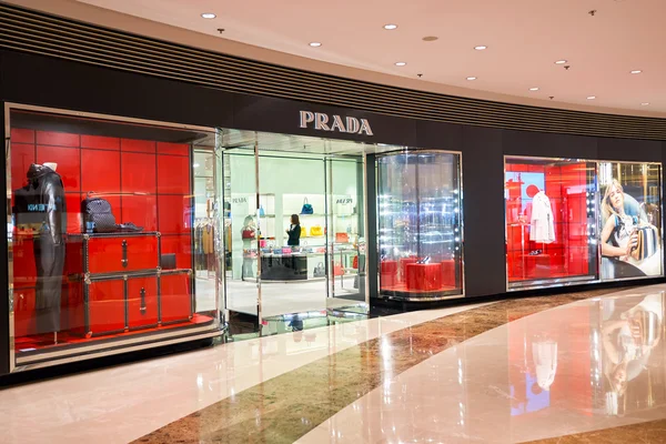 Shopwindow f Prada store — Stockfoto